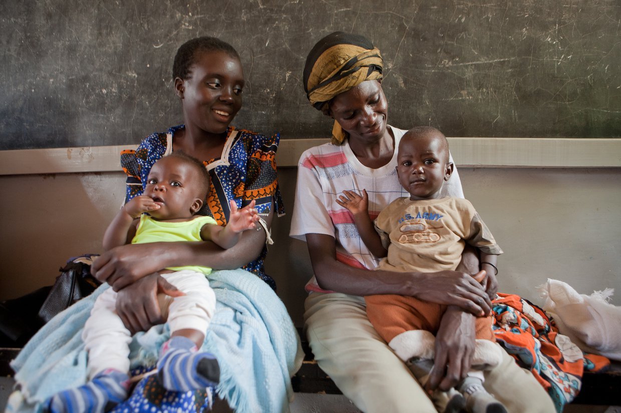 Women attend a discussion about nutrition and breastfeeding at a hospital. Photo: PATH/Evelyn Hockstein.