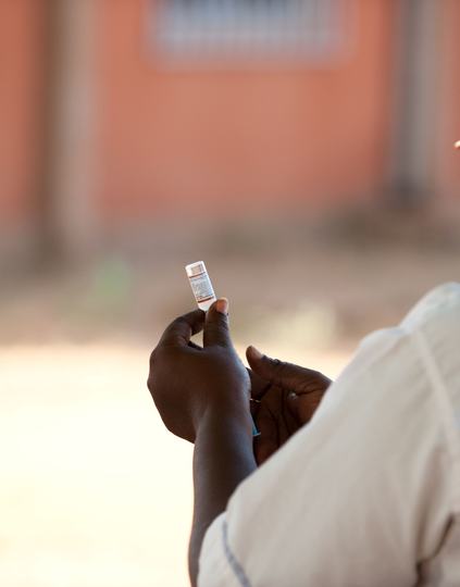 A health care worker prepares a meningitis vaccine
