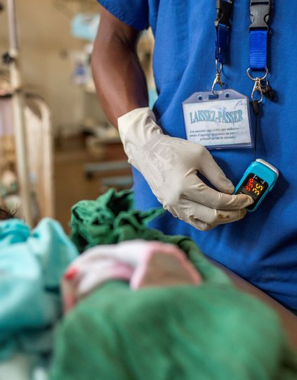 Staff at the Sendwe Hospital NICU in Democratic Republic of Congo care for newborn babies. Photo: PATH/Georgina Goodwin.