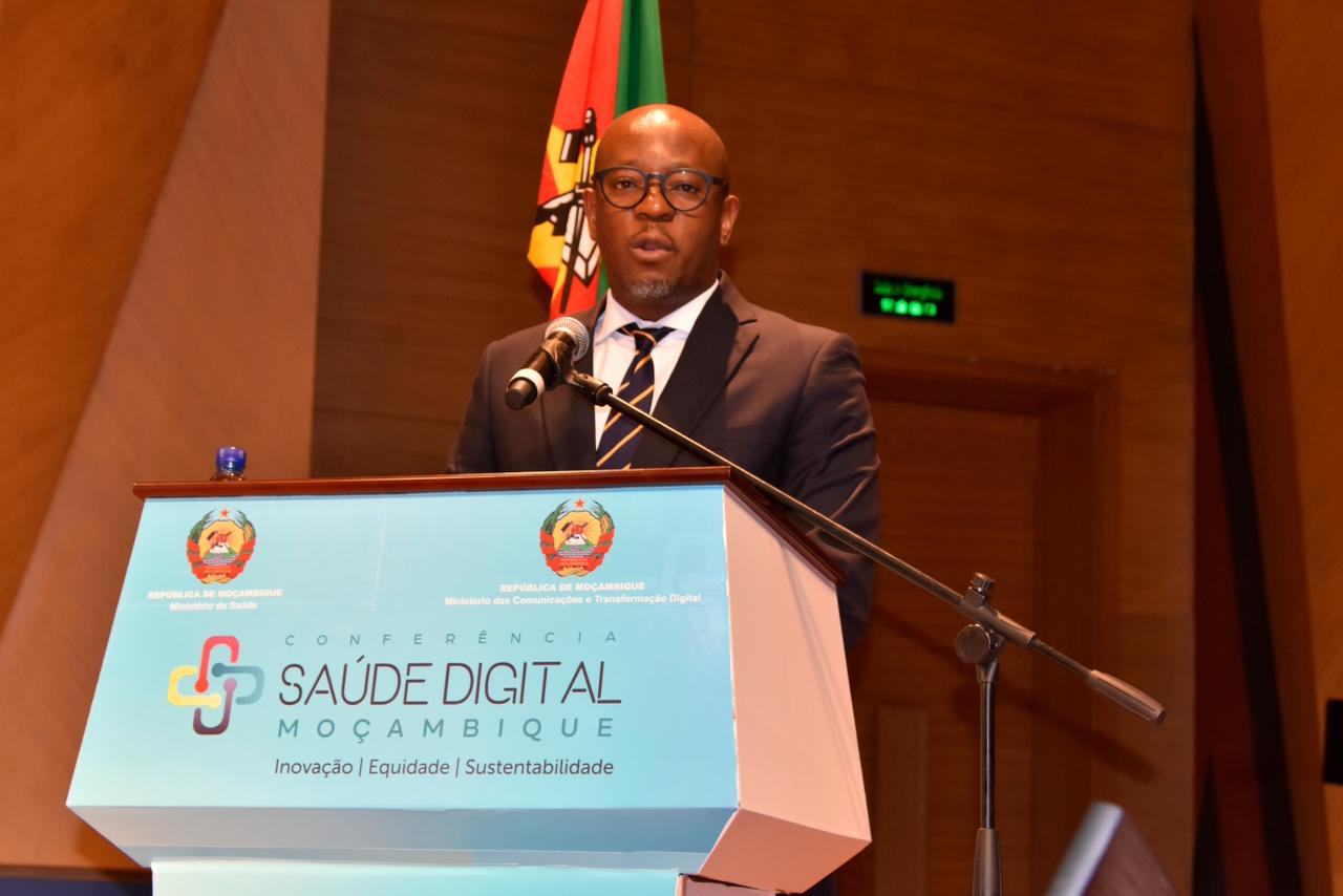 Dr. Ivan Manhiça, Permanent Secretary of the Ministry of Health, speaking at the conference. Photo: Ministry of Communications and Digital Transformation.