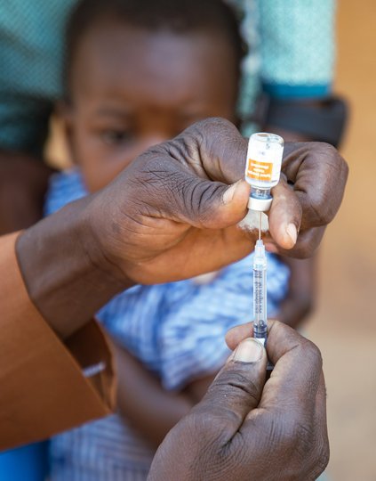 A health care worker prepares a dose of typhoid conjugate vaccine for administration in Burkina Faso. Photo: PATH/Build Africa Communications.