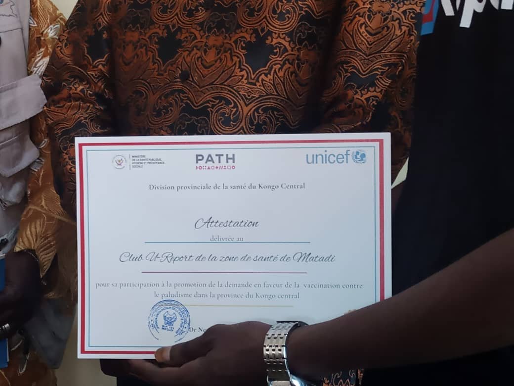 A certificate for youth engagement awarded to U-Report participants in Kongo Central. Credit: PATH.
