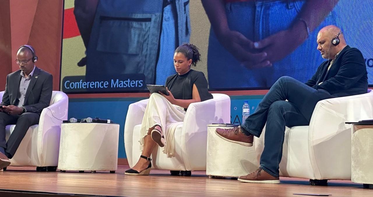 Melanie Picolo, Country Office Representative, PATH Mozambique (center), moderating a panel with Wycliffe Waweru, Head of Digital Health, PSI (left), and Debarshi Chaudhury, Co-founder and Chief Technical Officer at Galenica AI. Photo: Dr. Ivan Manhiça.