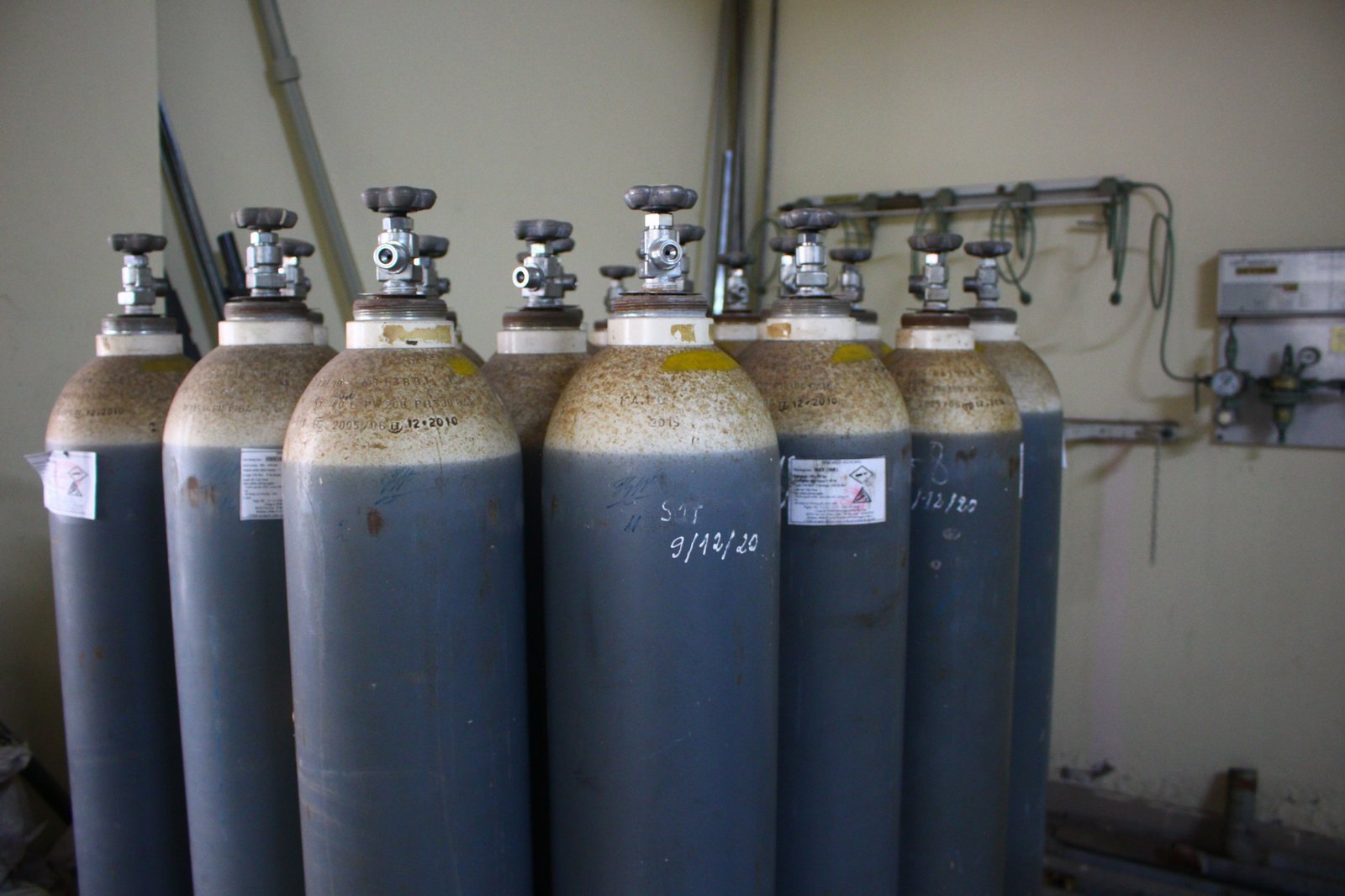 Medical oxygen cylinders at health facility in Vietnam. Photo: PATH.