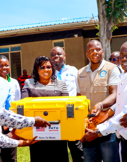 PATH Kenya’s Nuru Ya Mtoto project team hands over an AI-enabled portable digital x-ray machine to the Hamisi Sub-County Hospital team, led by Dr. Nicholas Kitungulu, to accelerate rapid TB screening in hard-to-reach areas. Photo: PATH/Denise Akun.