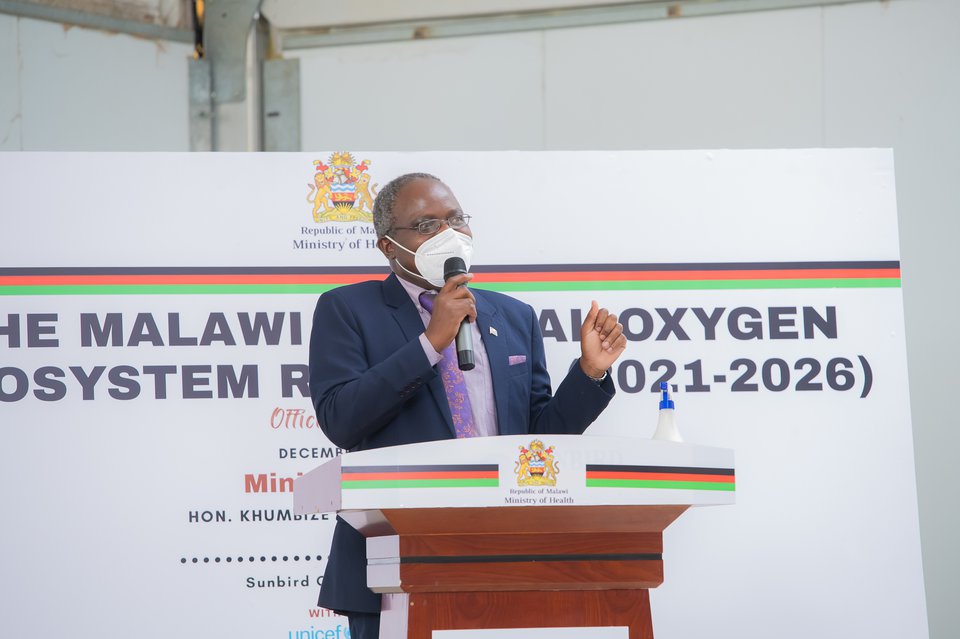 Malawi’s Secretary for Health Dr. Charles Mwansambo provides remarks at the Malawi National Medical Oxygen Ecosystem Roadmap launch event. Photo: PATH.