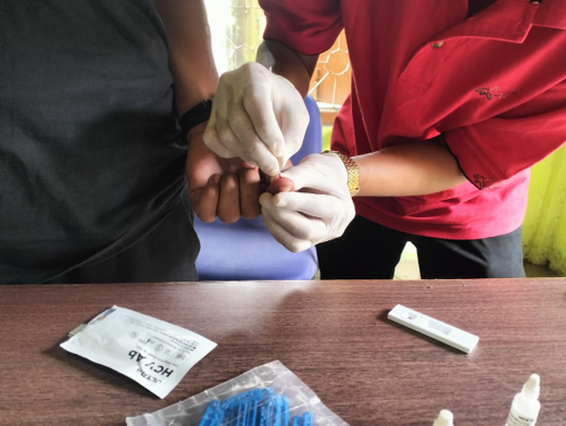 HCV screening at an HIV prevention site in Dimapur, Nagaland. Photo credit: PATH.