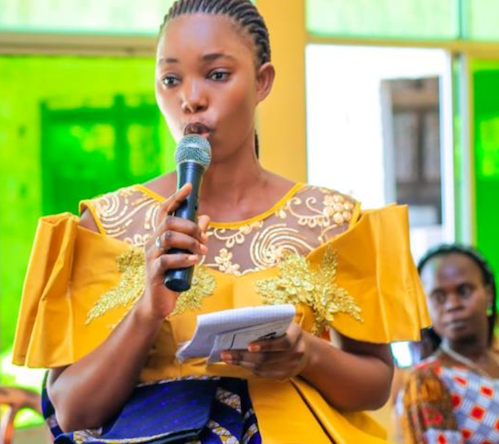 Evodie, a member of L’Image de la Femme RDC, a women’s rights organization based in Bandundu, Kwilu Province, raises awareness about malaria vaccines at an event on the International Day of the Girl Child in October 2025. Credit: Joël Bununi.
