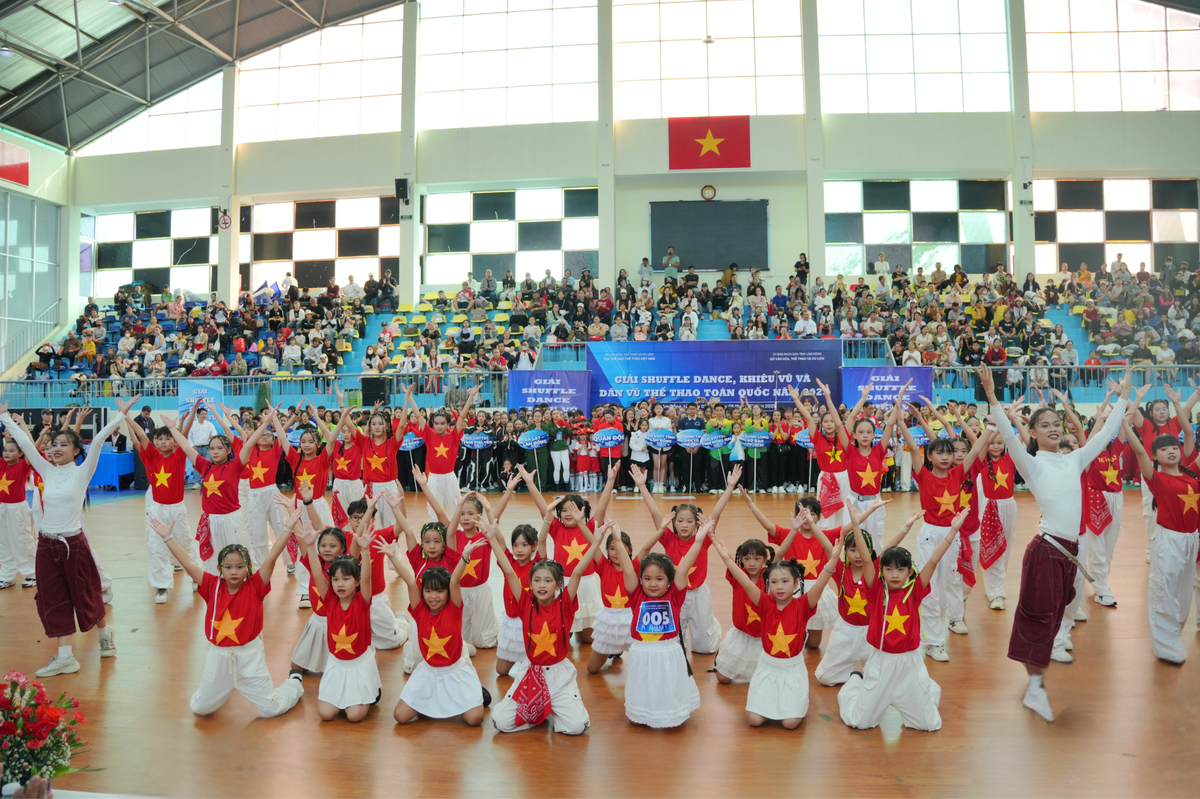 Young dancers perform with energy and pride at the 2025 National Shuffle Dance, Sport Dance, and Folk Dance Competition in Da Lat, celebrating movement for health and community spirit