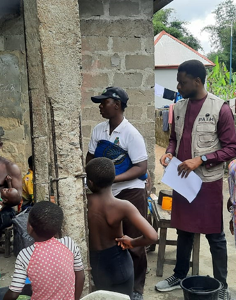 A vaccination team delivers malaria vaccines and other routine immunizations to children identified by a house-to-house mobilizer in Toru-Orua Community, Sagbama, Bayelsa State, Nigeria. November 2025. Photo: PATH/Ekpo Edet.