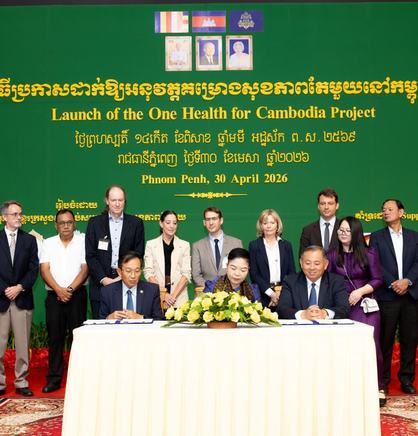 Government leaders, PATH, and partners at the launch of the One Health for Cambodia initiative to strengthen coordinated human, animal, and environmental health systems. Photo: PATH.