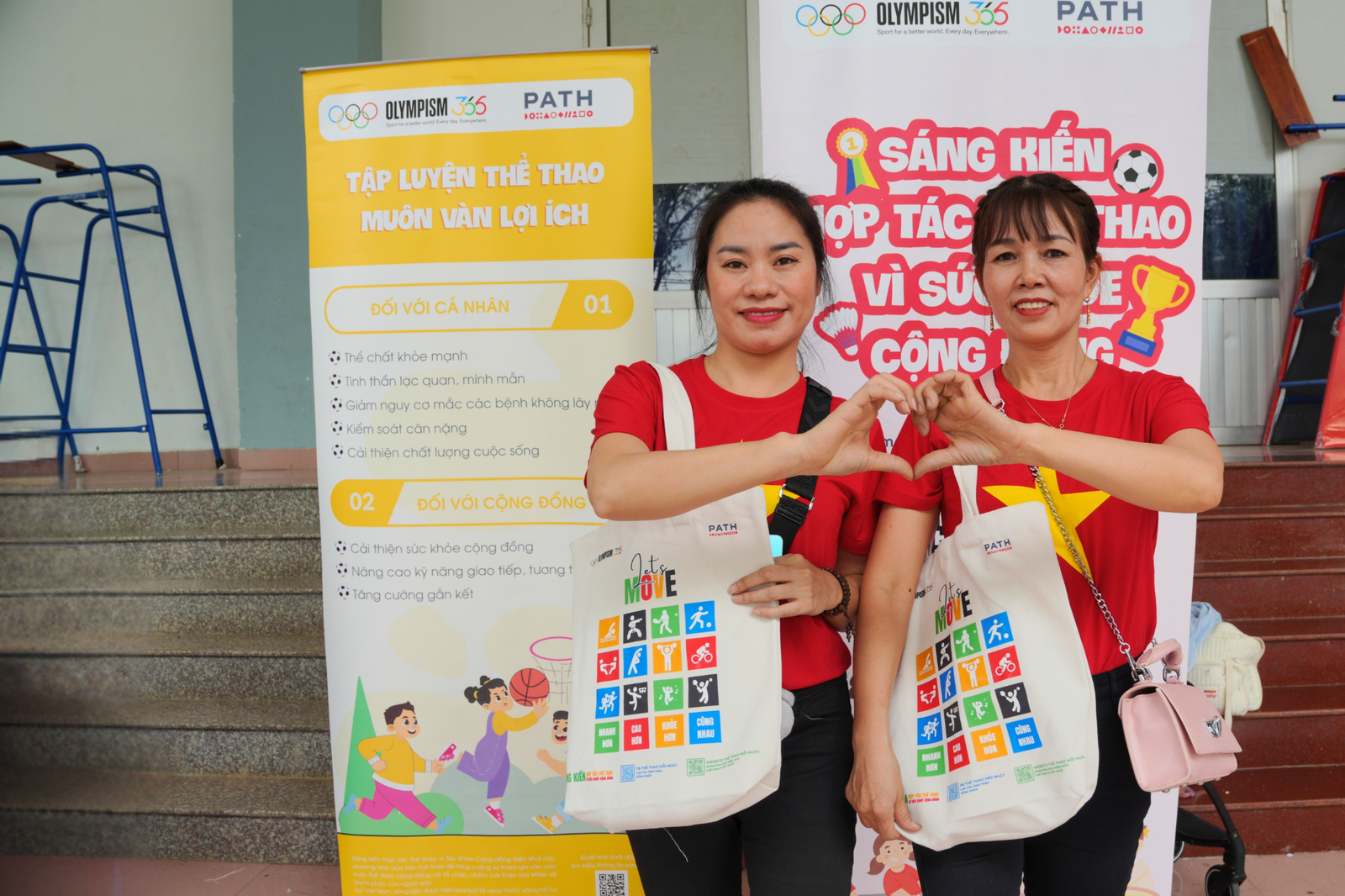 Participants at the Dance Competition happily smile and take photos with the prizes after winning the minigame