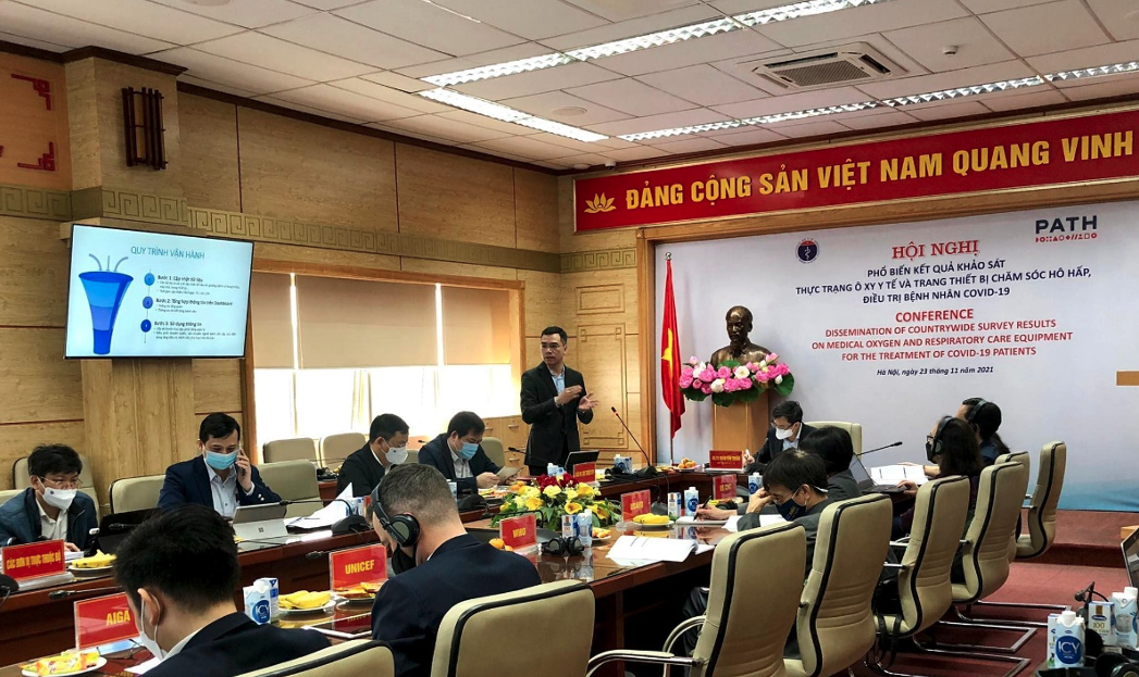 Chief of Vietnam Ministry of Health Cabinet Office Dr. Ha Anh Duc speaking at a workshop to disseminate countrywide survey results to national and regional stakeholders. Photo: PATH.