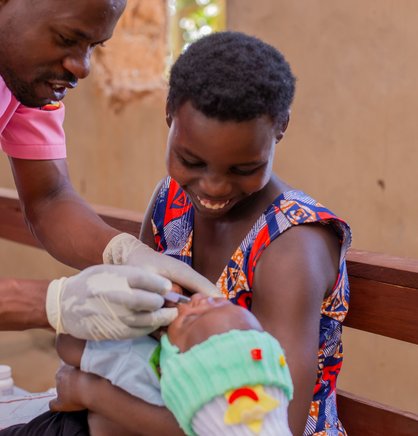Vaccination in SW Uganda, PATH2
