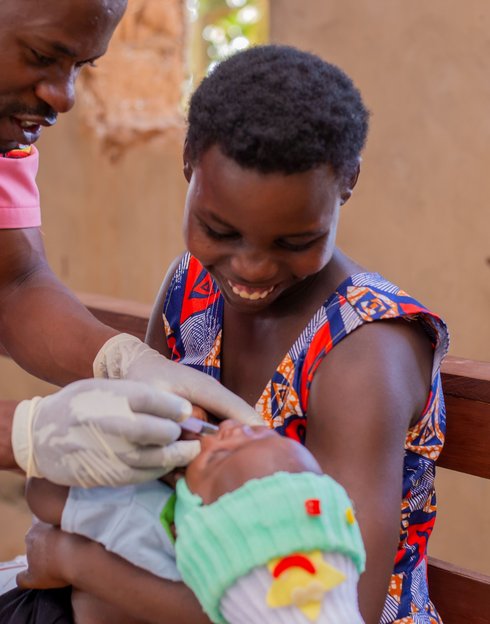 Vaccination in SW Uganda, PATH2