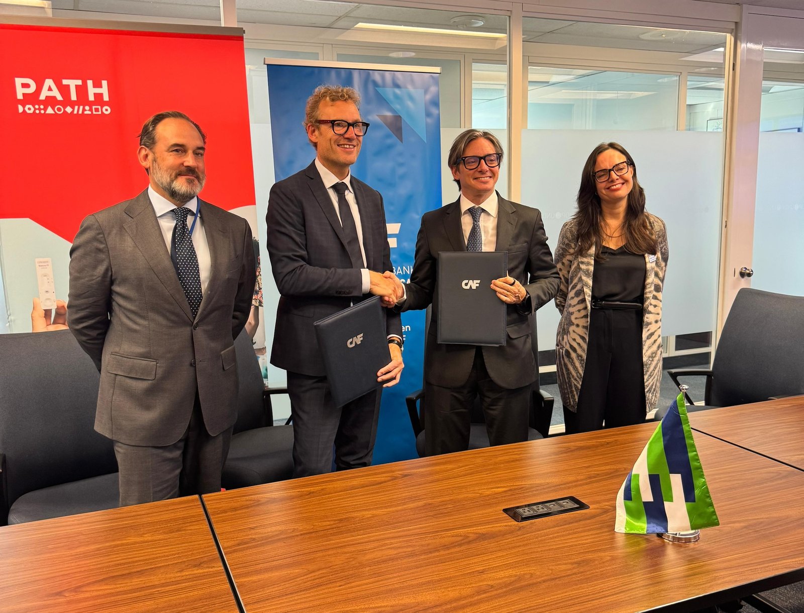 PATH President and CEO Nikolaj Gilbert and CAF Corporate Vice President for Strategic Programming Christian Asinelli sign a memorandum of understanding to strengthen health systems across and advance universal health coverage in Latin America.