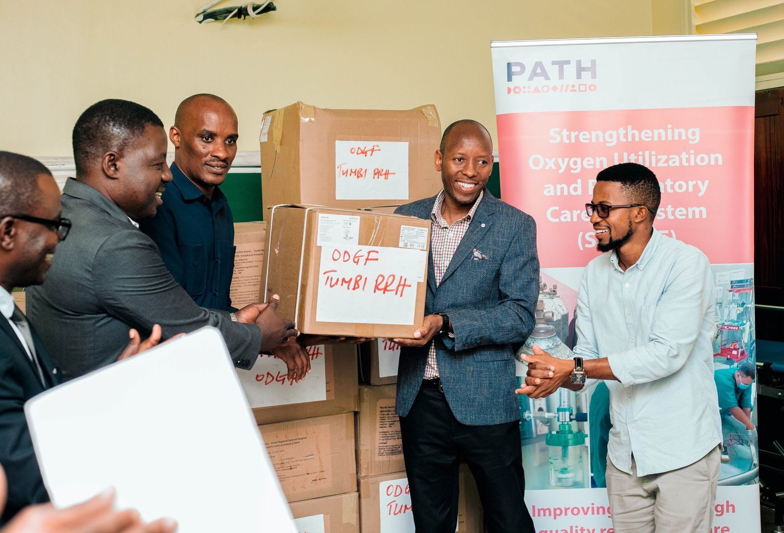 PATH staff deliver oxygen supplies from the Oxygen Delivery Gap Fund to Tumbi Regional Referral Hospital in Kibaha, Tanzania, which serves a population of over 2 million. Photo: PATH.